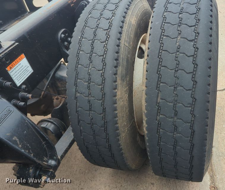 image for item NW9665 2012 Freightliner Cascadia semi truck