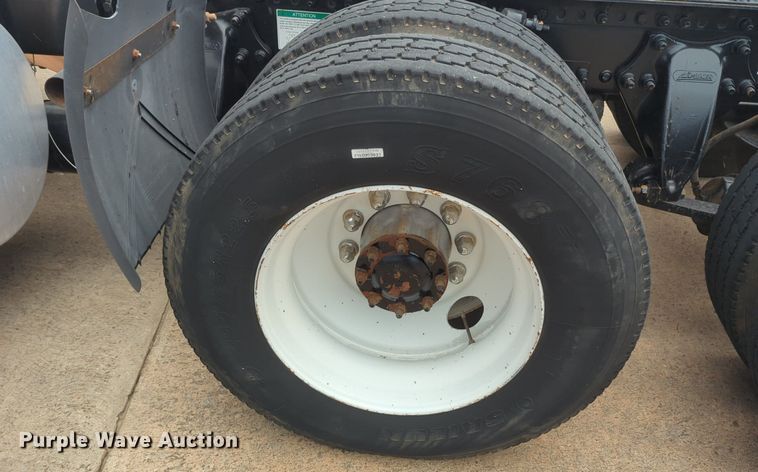 image for item NW9665 2012 Freightliner Cascadia semi truck