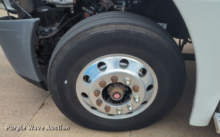 image for item NW9665 2012 Freightliner Cascadia semi truck