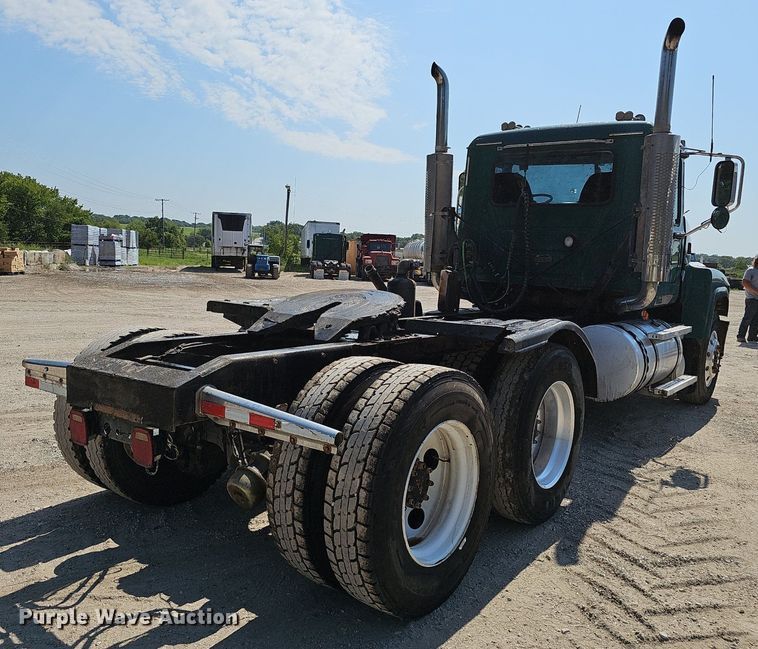 image for item NX9003 2007 Mack  CHN613 semi truck