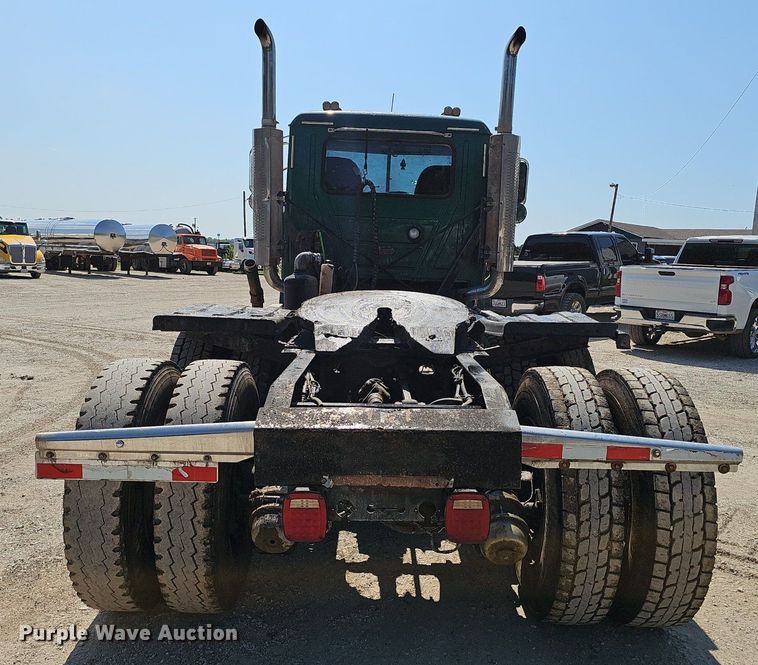 image for item NX9003 2007 Mack  CHN613 semi truck