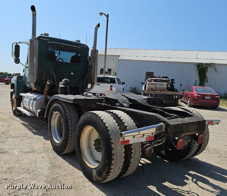 image for item NX9003 2007 Mack  CHN613 semi truck