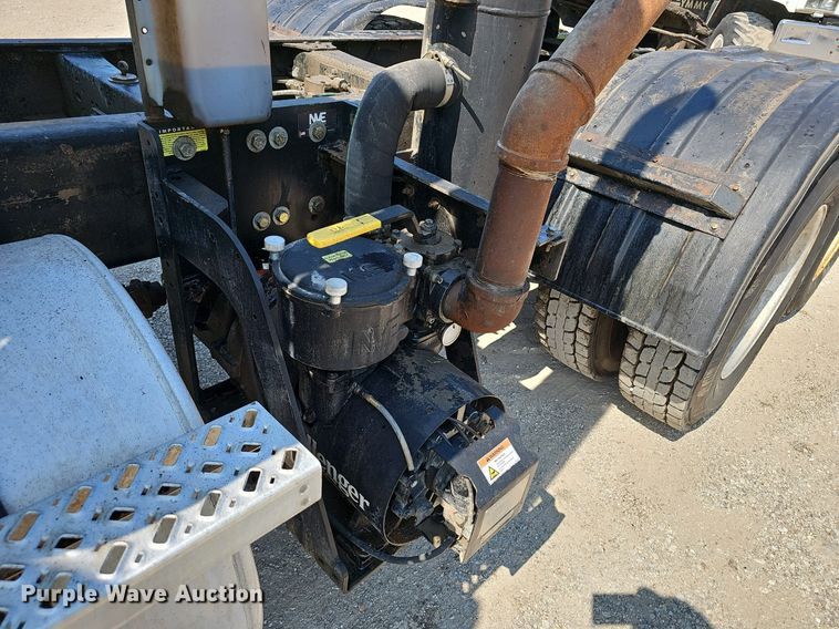 image for item NX9003 2007 Mack  CHN613 semi truck