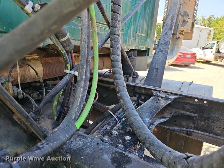 image for item NX9003 2007 Mack  CHN613 semi truck