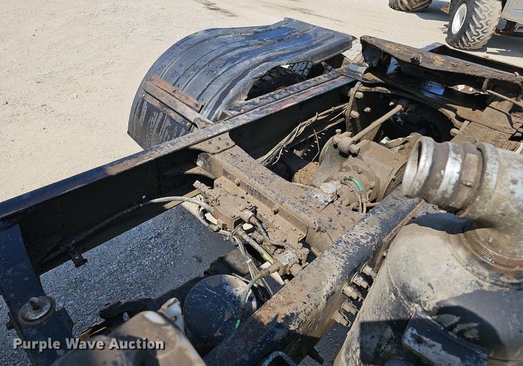 image for item NX9003 2007 Mack  CHN613 semi truck