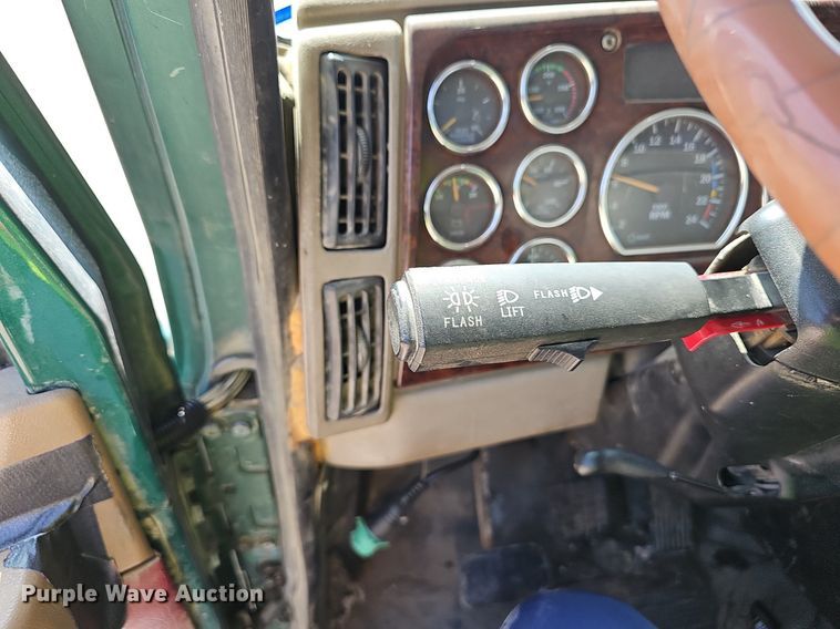 image for item NX9003 2007 Mack  CHN613 semi truck