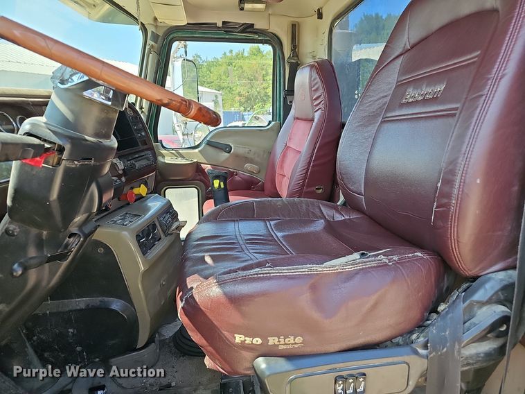 image for item NX9003 2007 Mack  CHN613 semi truck