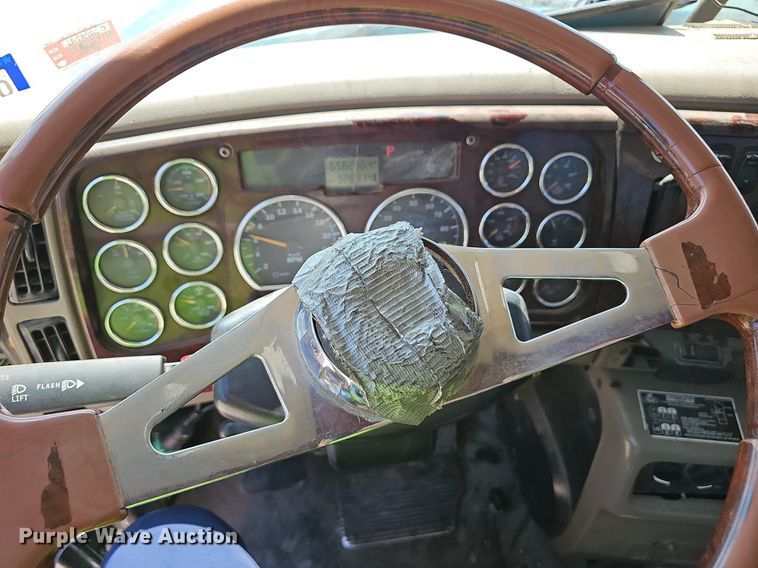 image for item NX9003 2007 Mack  CHN613 semi truck