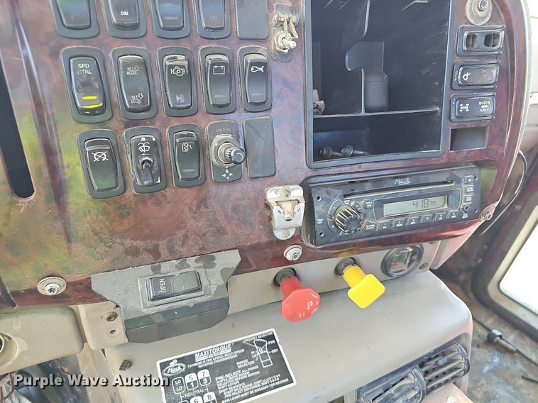 image for item NX9003 2007 Mack  CHN613 semi truck