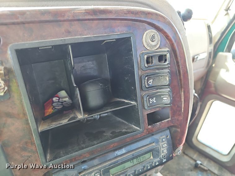 image for item NX9003 2007 Mack  CHN613 semi truck