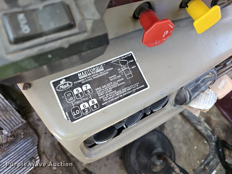 image for item NX9003 2007 Mack  CHN613 semi truck