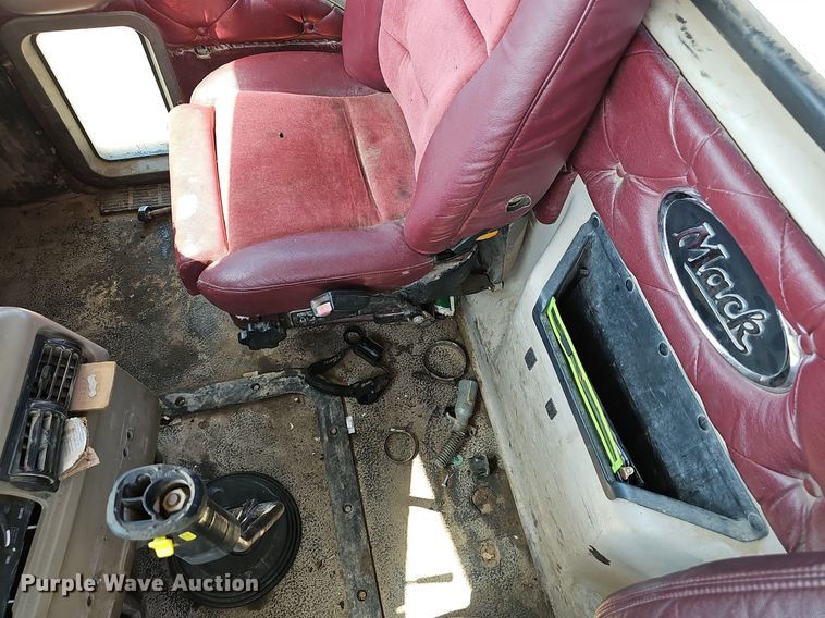 image for item NX9003 2007 Mack  CHN613 semi truck