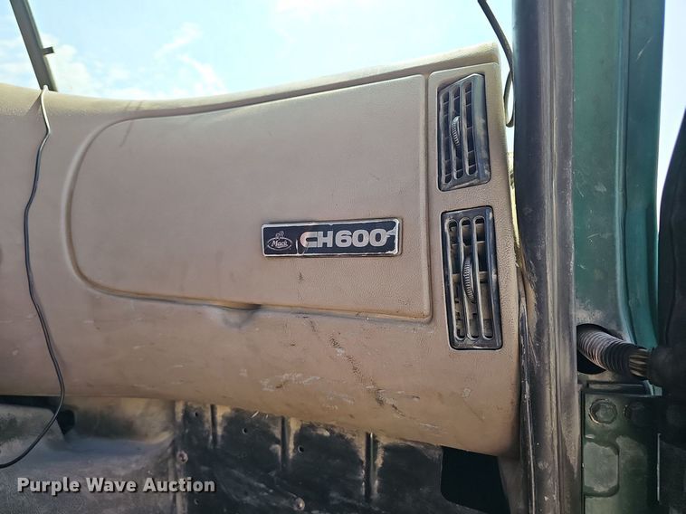 image for item NX9003 2007 Mack  CHN613 semi truck