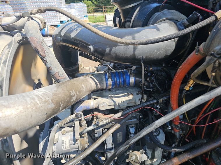 image for item NX9003 2007 Mack  CHN613 semi truck