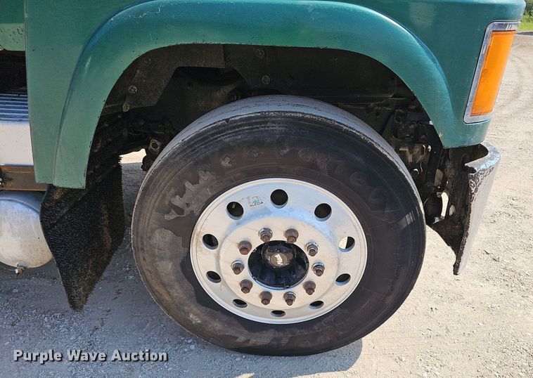 image for item NX9003 2007 Mack  CHN613 semi truck