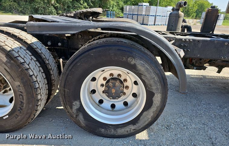 image for item NX9003 2007 Mack  CHN613 semi truck