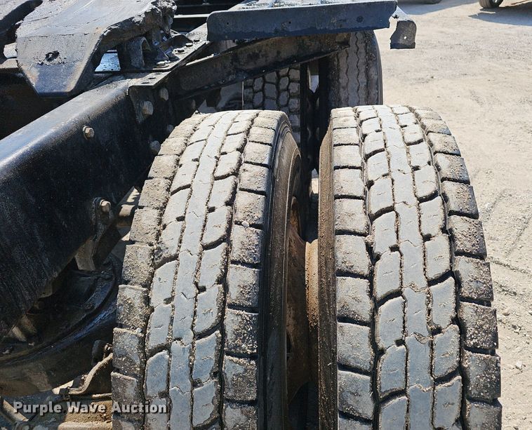 image for item NX9003 2007 Mack  CHN613 semi truck