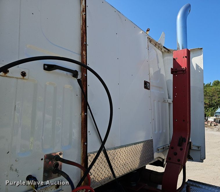 image for item NX9005 1994 White GMC  WIA semi truck