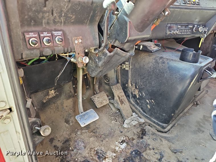 image for item NX9005 1994 White GMC  WIA semi truck