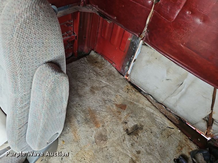 image for item NX9005 1994 White GMC  WIA semi truck