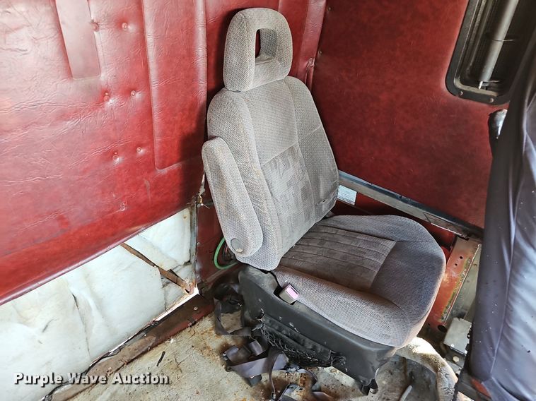 image for item NX9005 1994 White GMC  WIA semi truck