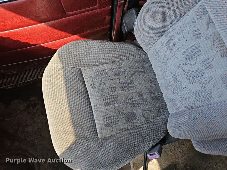 image for item NX9005 1994 White GMC  WIA semi truck