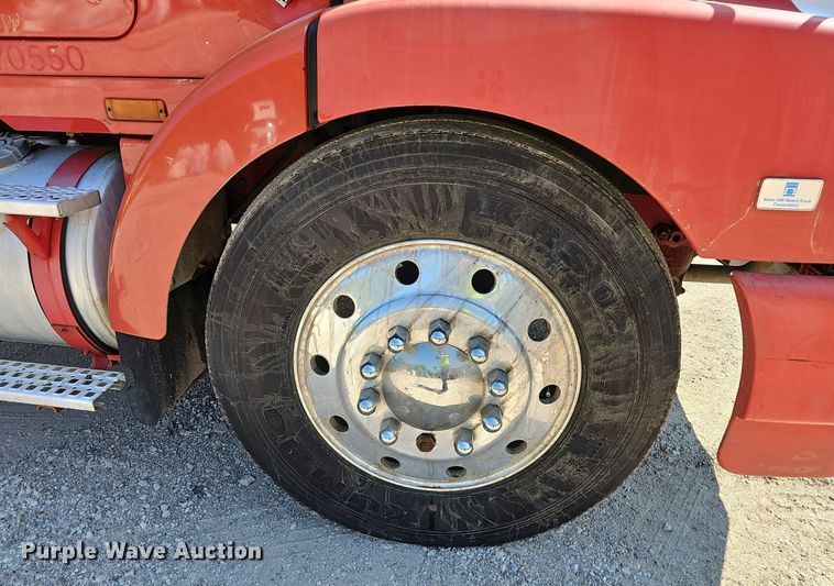 image for item NX9005 1994 White GMC  WIA semi truck