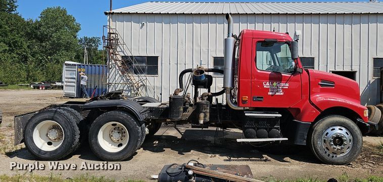 image for item NX9069 2007 Volvo  VHD semi truck