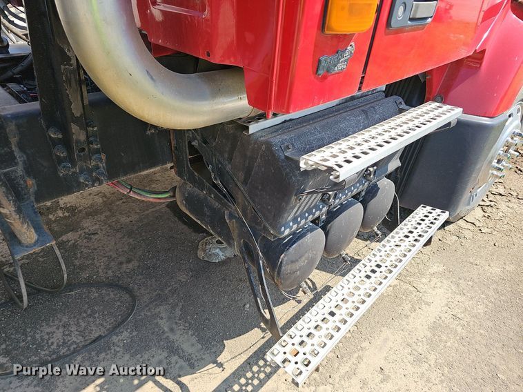 image for item NX9069 2007 Volvo  VHD semi truck