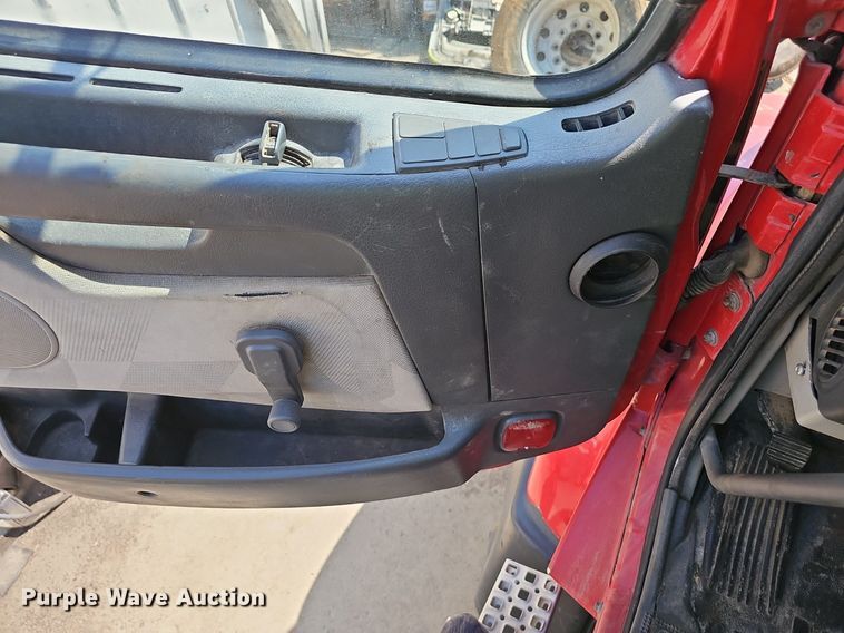 image for item NX9069 2007 Volvo  VHD semi truck