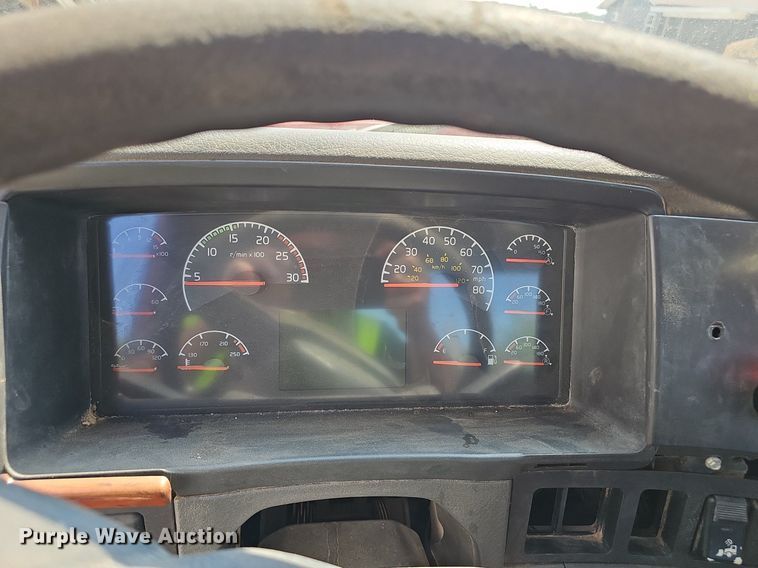 image for item NX9069 2007 Volvo  VHD semi truck