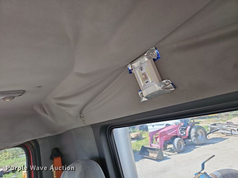 image for item NX9069 2007 Volvo  VHD semi truck