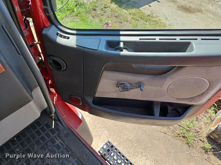 image for item NX9069 2007 Volvo  VHD semi truck