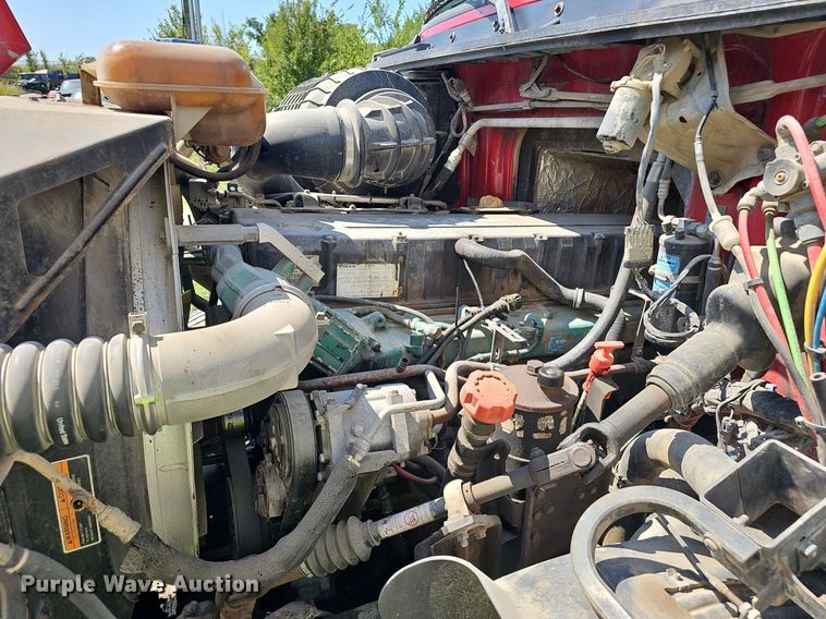 image for item NX9069 2007 Volvo  VHD semi truck