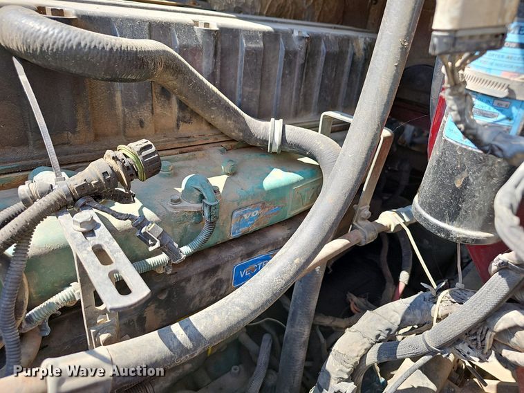 image for item NX9069 2007 Volvo  VHD semi truck