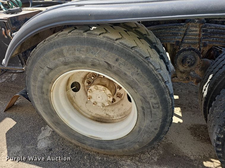 image for item NX9069 2007 Volvo  VHD semi truck