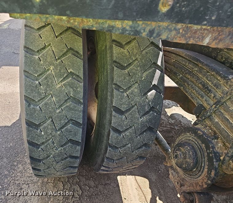 image for item NX9069 2007 Volvo  VHD semi truck