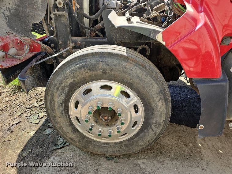 image for item NX9069 2007 Volvo  VHD semi truck