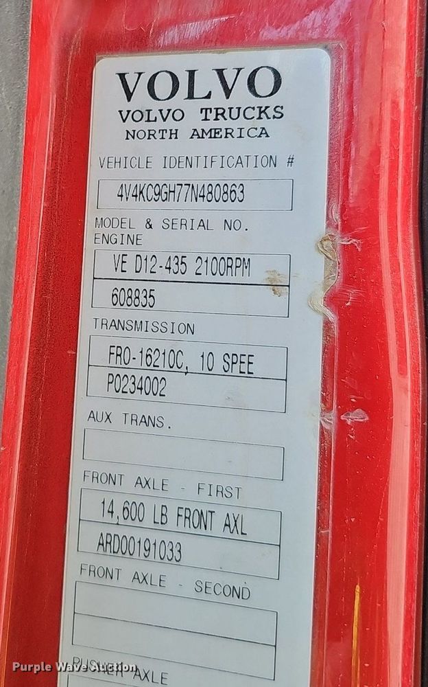 image for item NX9069 2007 Volvo  VHD semi truck