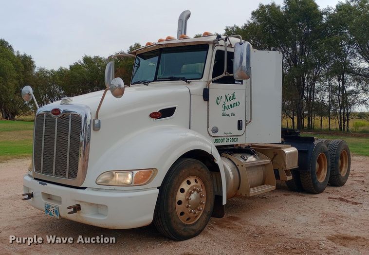 image for item NY9515 2011 Peterbilt 386 semi truck