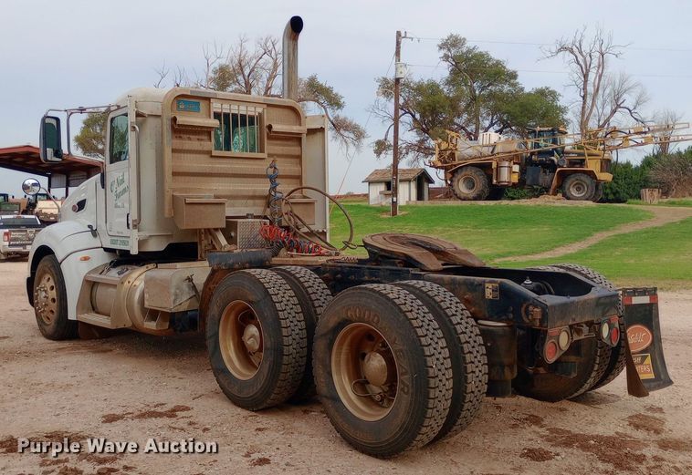 image for item NY9515 2011 Peterbilt 386 semi truck