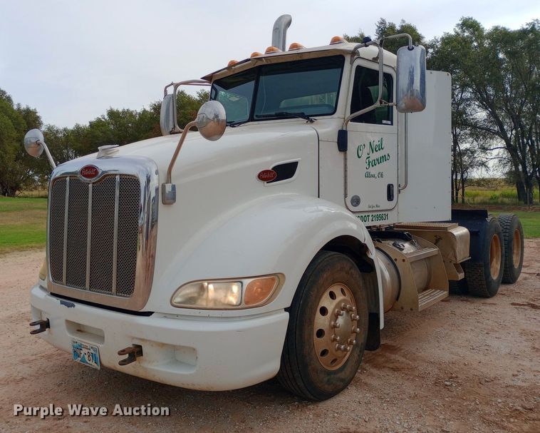 image for item NY9515 2011 Peterbilt 386 semi truck