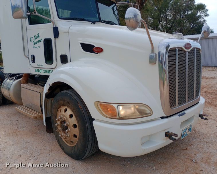 image for item NY9515 2011 Peterbilt 386 semi truck