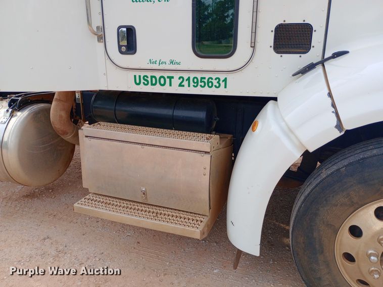 image for item NY9515 2011 Peterbilt 386 semi truck