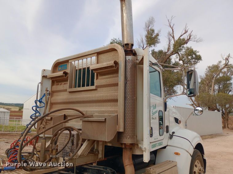 image for item NY9515 2011 Peterbilt 386 semi truck
