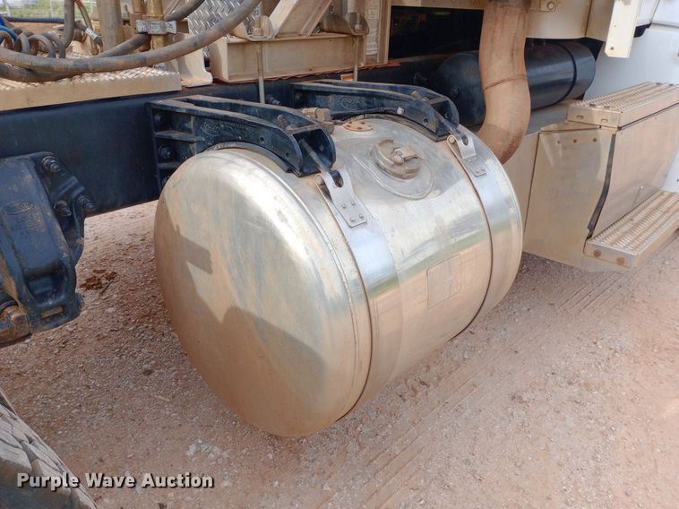 image for item NY9515 2011 Peterbilt 386 semi truck