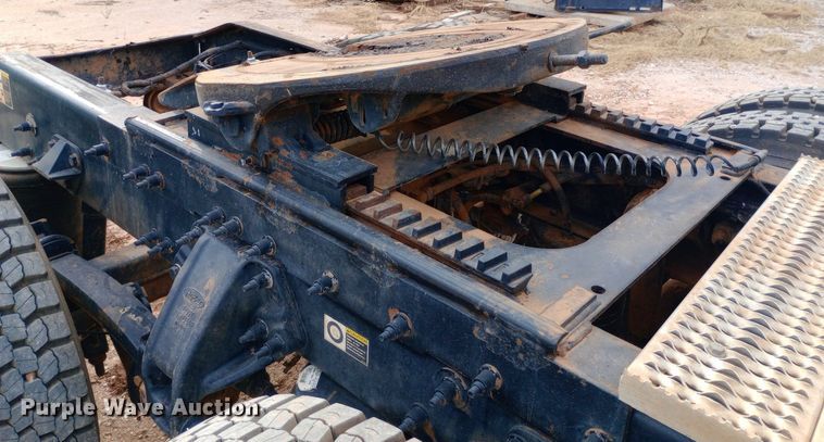 image for item NY9515 2011 Peterbilt 386 semi truck