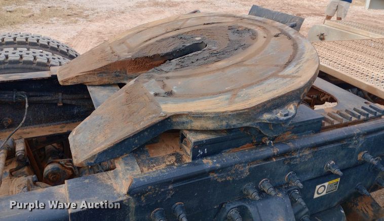 image for item NY9515 2011 Peterbilt 386 semi truck