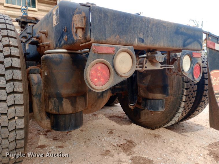 image for item NY9515 2011 Peterbilt 386 semi truck