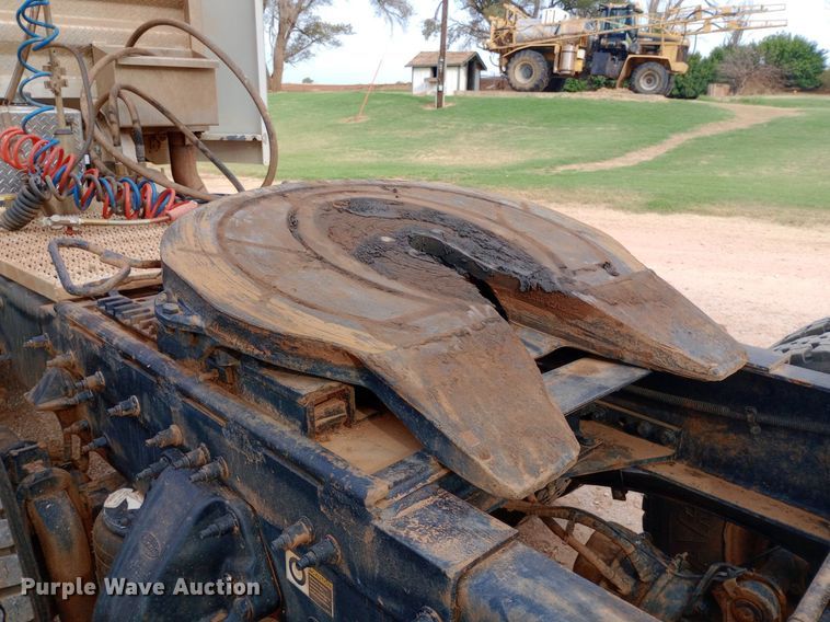 image for item NY9515 2011 Peterbilt 386 semi truck